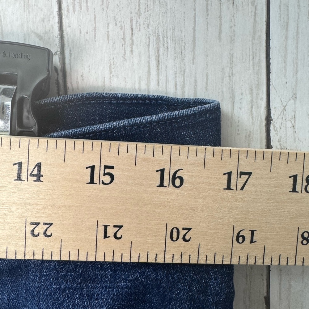Levi's Women's Dark Blue classic straight Jeans size 31 - Picture 7 of 9